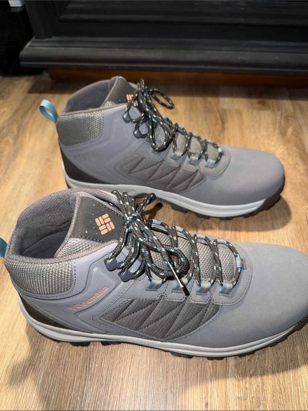 Columbia Transverse Gray Boots with Teal Accents size 13 WIDE waterproof